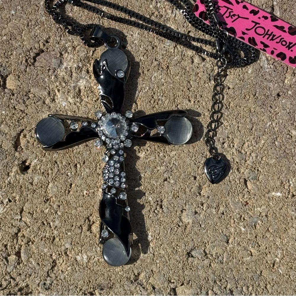 NECKLACE! Betsey Johnson Stylish Black  & Silver Cross Necklace w Gemstones BNWT